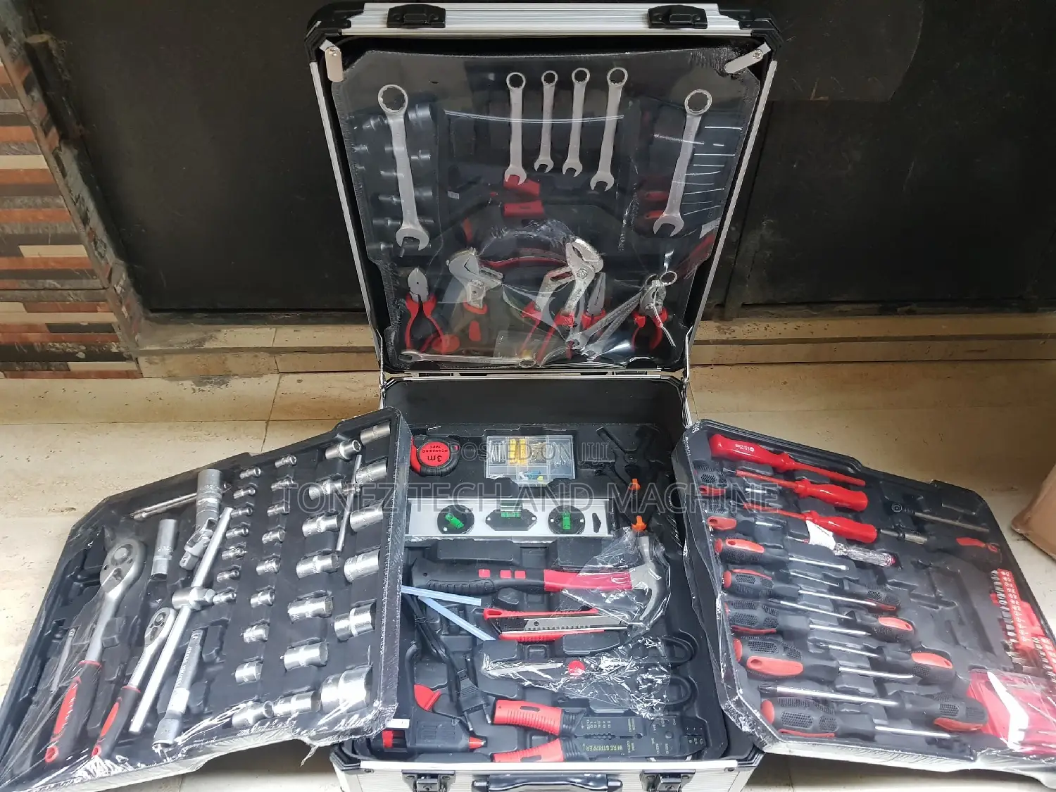 Combination Tools Box (Electrical and Mechanical =187 Pcs)