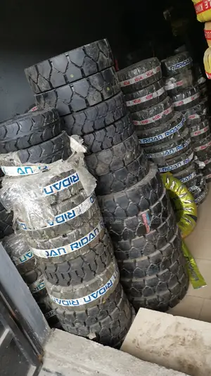 Fuck Lift and Catapillar Tyre All Sizes