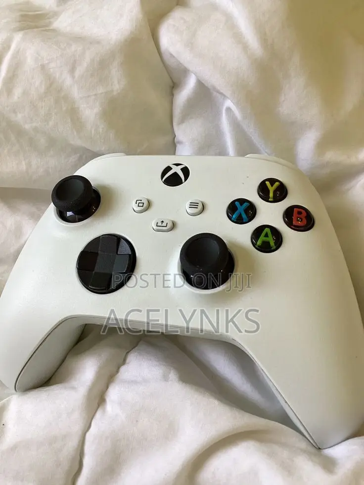White Xbox Series X Controller Uk