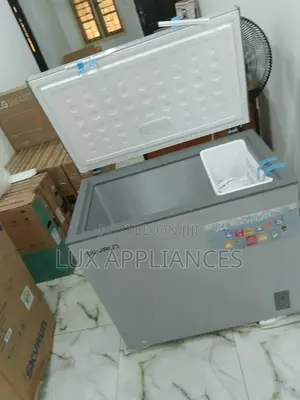 Big Freezing Capacity Chest Freezer With a Removable Baskets