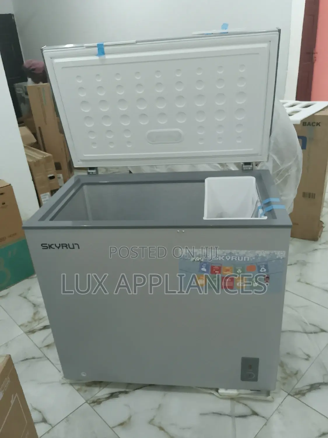 Long Lasting Chest Freezer With Removable Baskets 200L