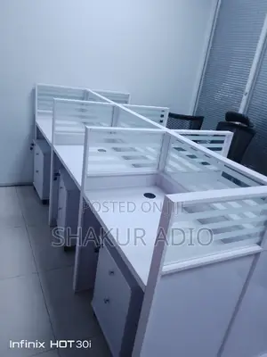 Quality Workstation by 6 People