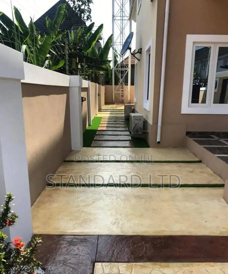 STAMP CONCRETE FLOOR (Walkway With Grass)