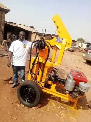 Hydro-Eletric Bricks and Blocks Moulding Machines