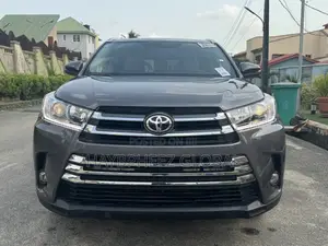 Toyota Highlander XLE 4dr SUV AWD (3.5L 6cyl 6A) 2015 Gray