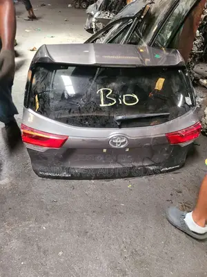 Toyota Highlander 2017 Rear Bute Glass Available