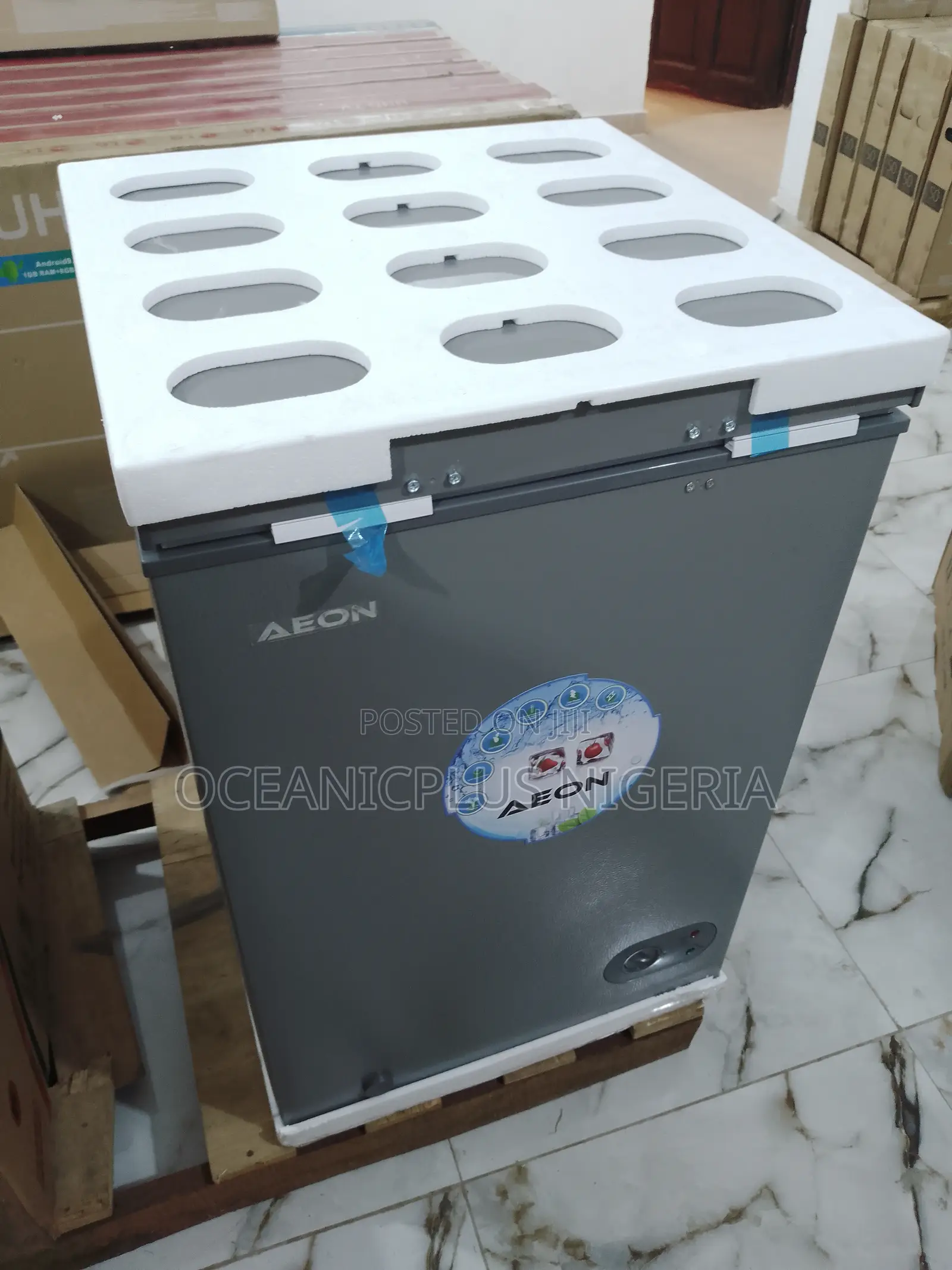 Aeon Chest Freezer 100 Litres With Handle Grip