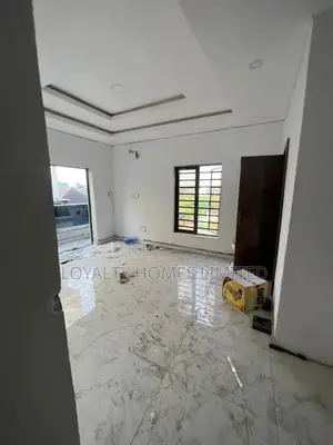 4bdrm Duplex in Maryland Crescent for sale