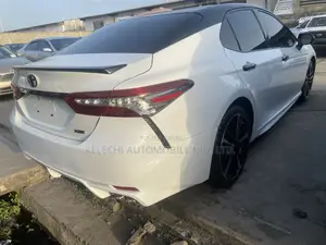 Photo - Toyota Camry XSE (2.5L 4cyl 8A) 2019 White