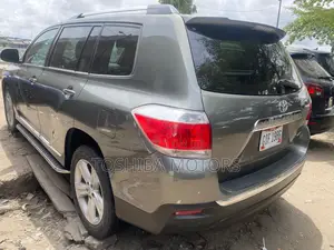 Toyota Highlander Limited 3.5l 4WD 2013 Gray