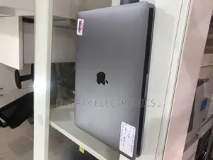 Laptop Apple MacBook Pro 2020 16GB Intel Core I7 SSD 512GB