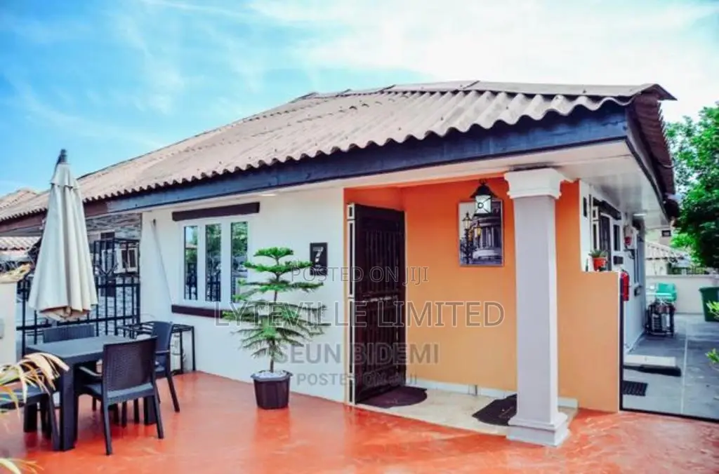 Luxurious 2-Bedroom, Sitting Area Compound