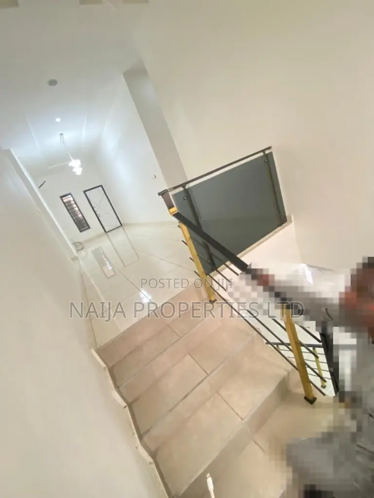 5bdrm Duplex in Chevron, Lekki for sale