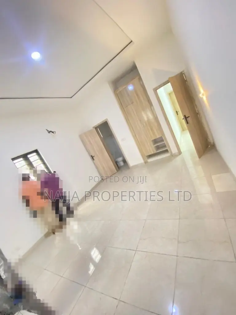 5bdrm Duplex in Chevron, Lekki for sale
