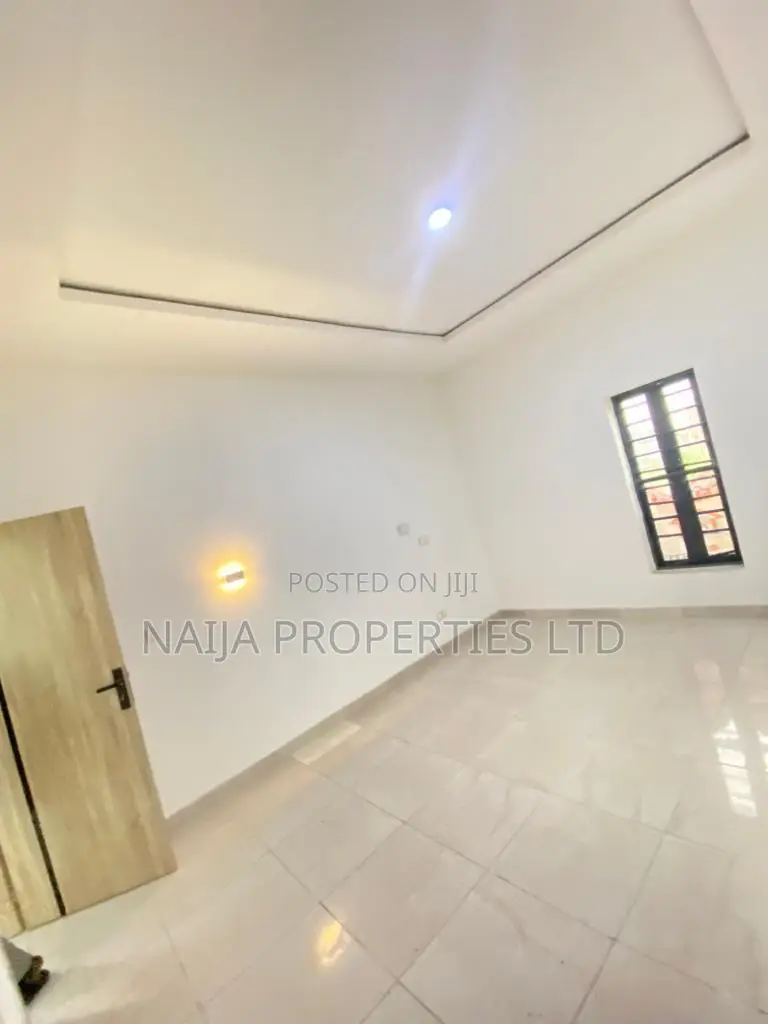 5bdrm Duplex in Chevron, Lekki for sale