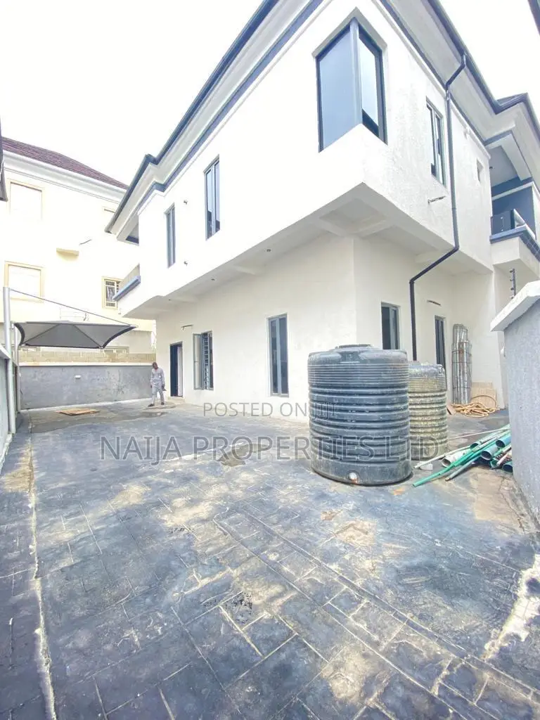 5bdrm Duplex in Chevron, Lekki for sale