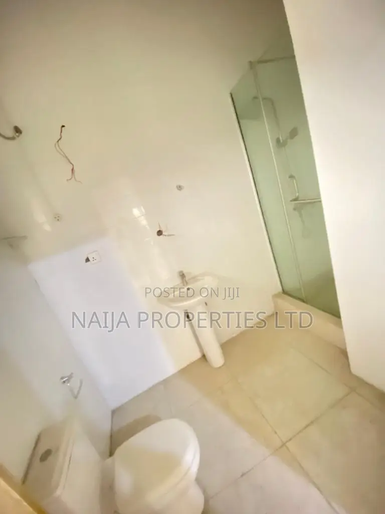 5bdrm Duplex in Chevron, Lekki for sale
