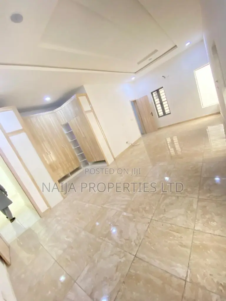5bdrm Duplex in Chevron, Lekki for sale