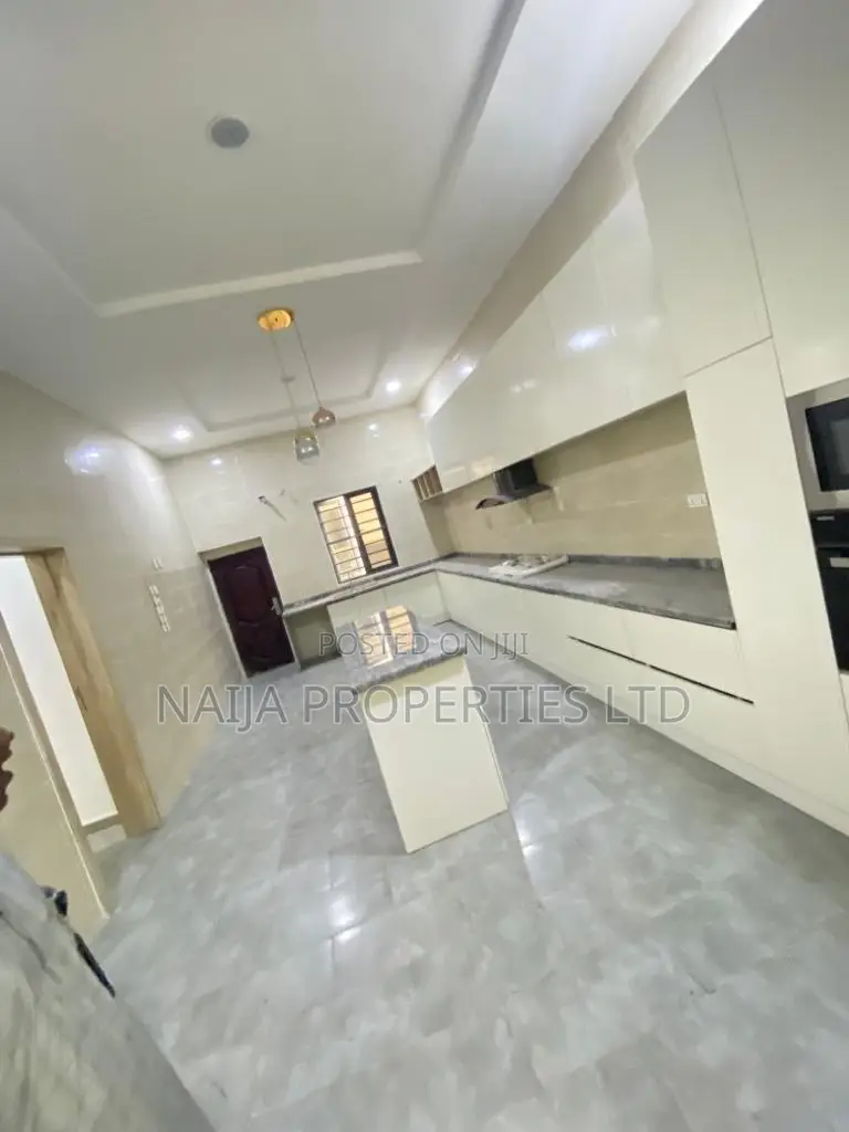 5bdrm Duplex in Chevron, Lekki for sale