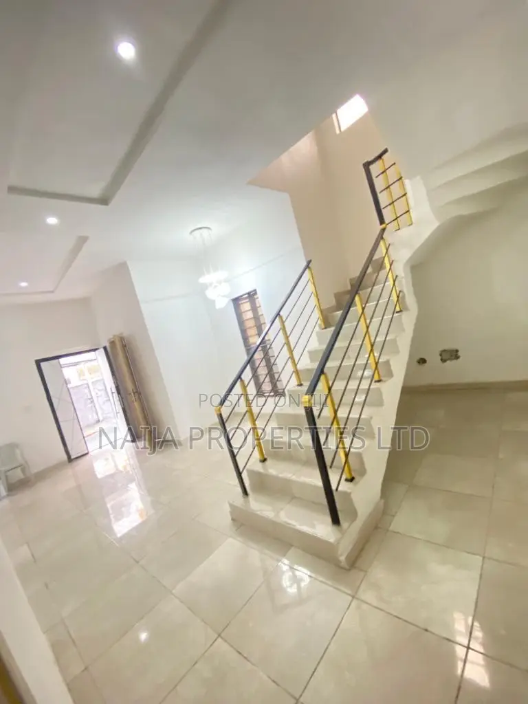 5bdrm Duplex in Chevron, Lekki for sale