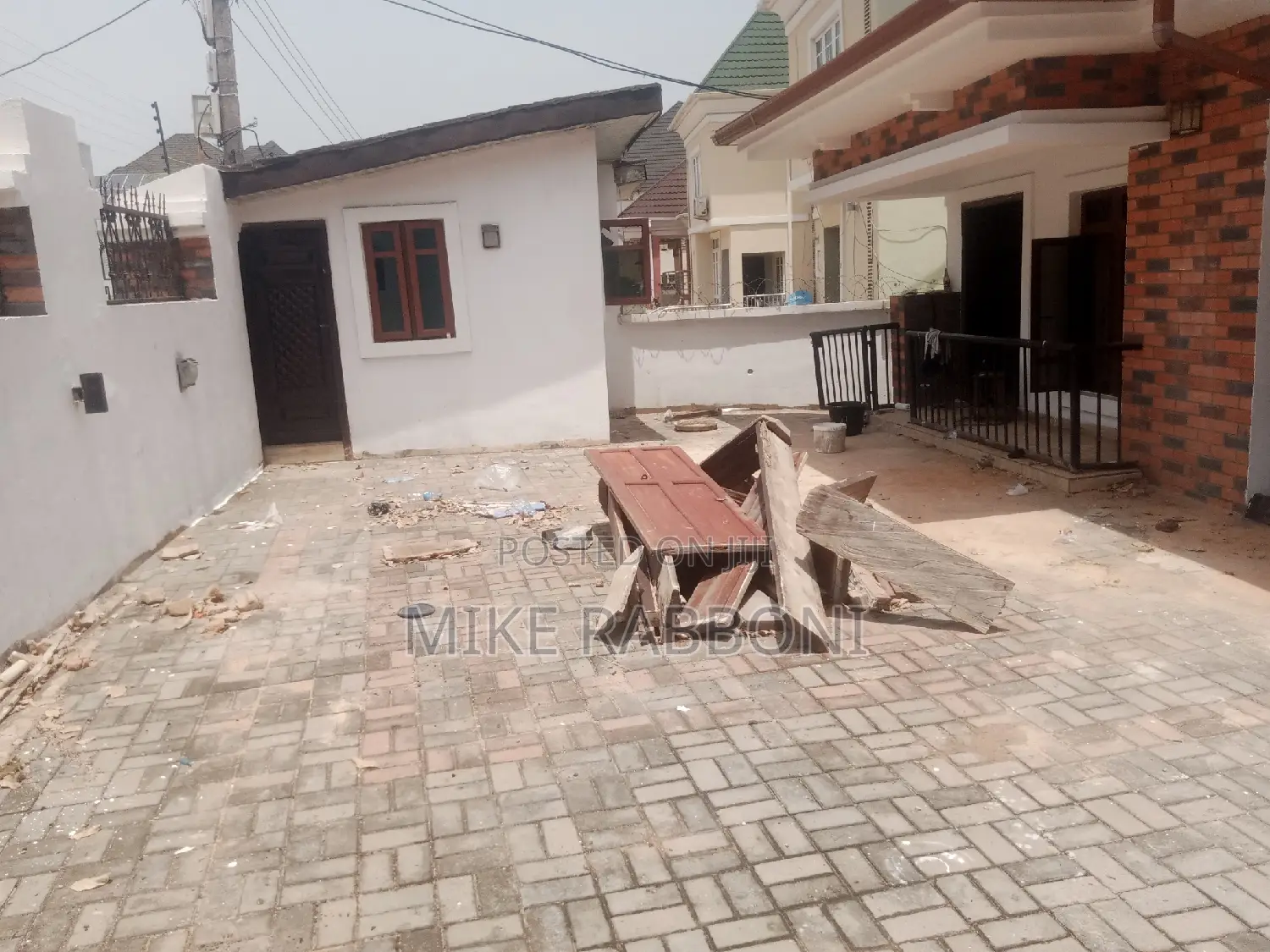 5bdrm Duplex in G. R. A, Enugu for sale