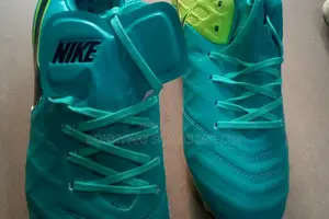 Nike Size 44 Boot