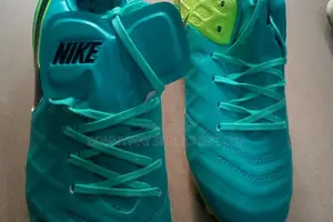 Nike Size 44 Boot