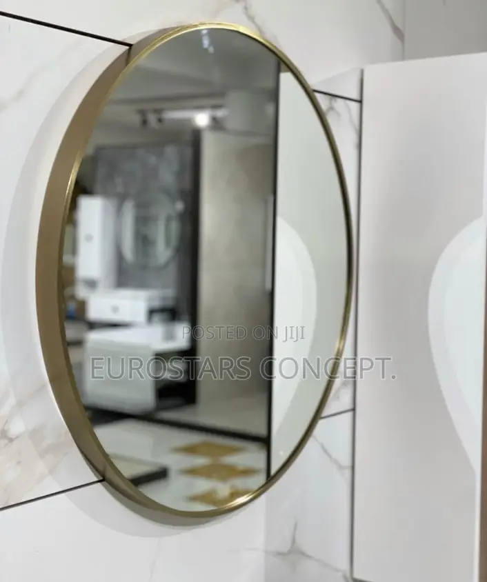 Round Shape Mirror With Gold Frame