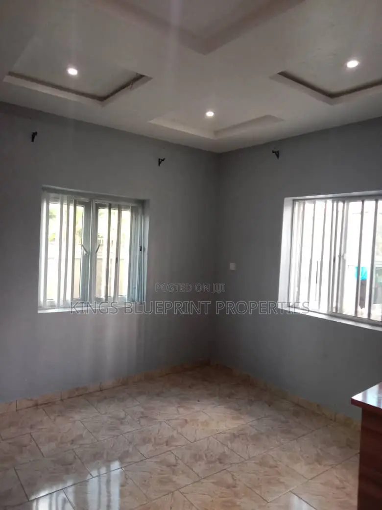 3bdrm Block of Flats in Osubi, Warri for rent