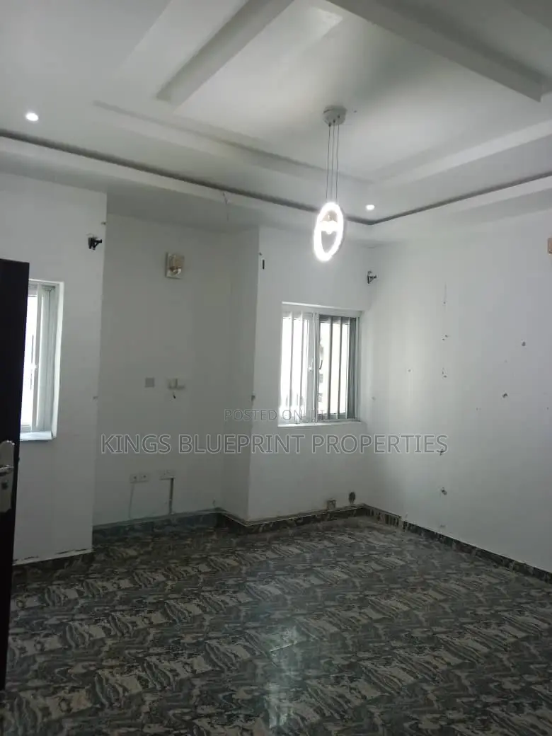 3bdrm Block of Flats in Osubi, Warri for rent