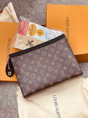 Original LOUIS VUITTON Clutches Bags Available in Store