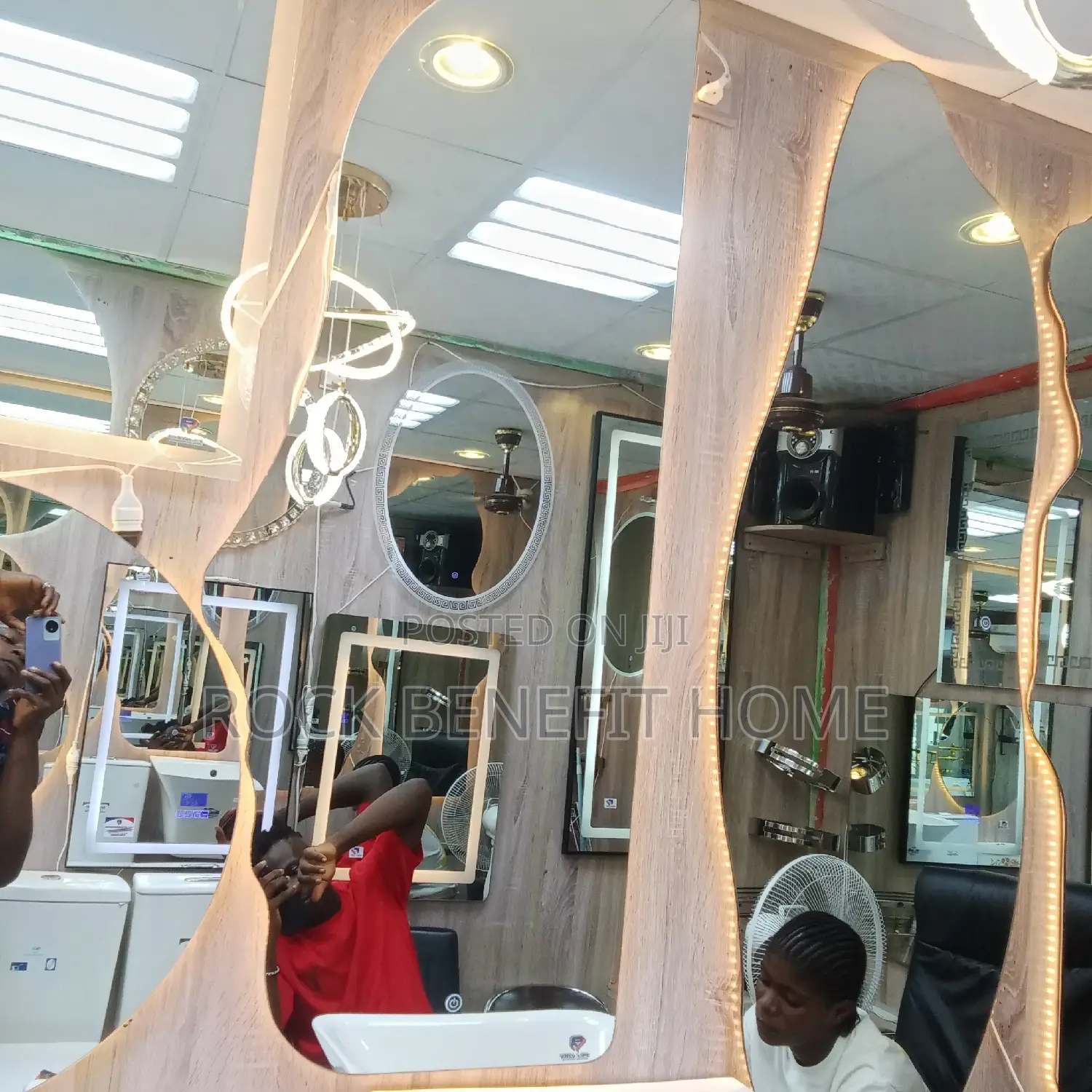 Oval Mirror With 3 Light