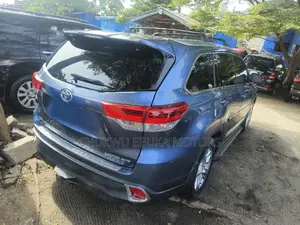 Toyota Highlander 2017 Blue