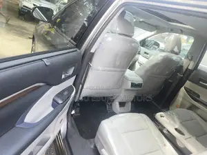 Toyota Highlander Limited Platinum 4x4 V6 (3.5L 6cyl 8A) 2017 Gray