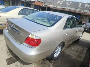 Toyota Camry LE 4dr Sedan (2.4L 4cyl 5A) 2006 Gold