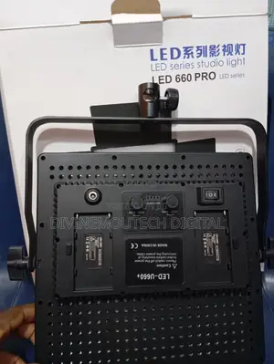 Pro 660 Light With Tripod Stand