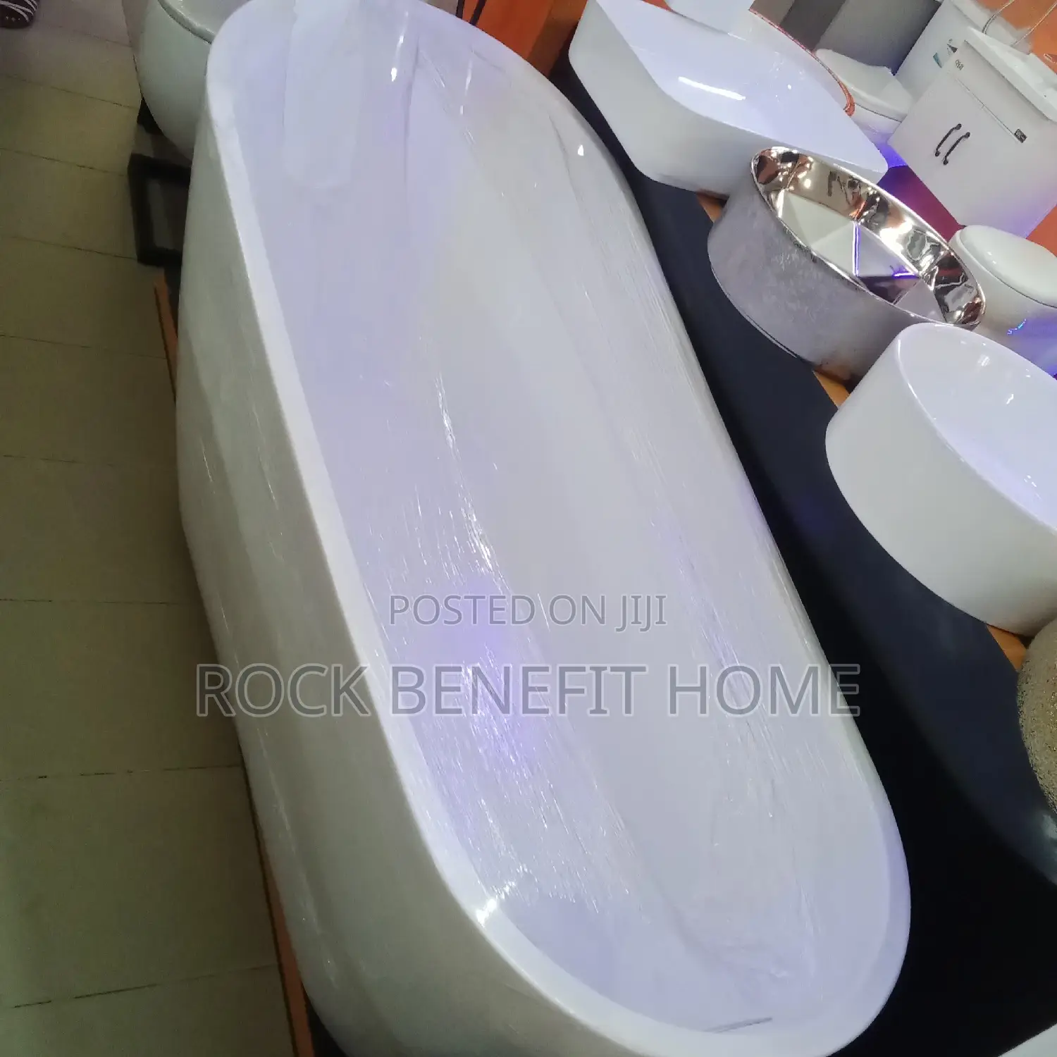 White Bathtub