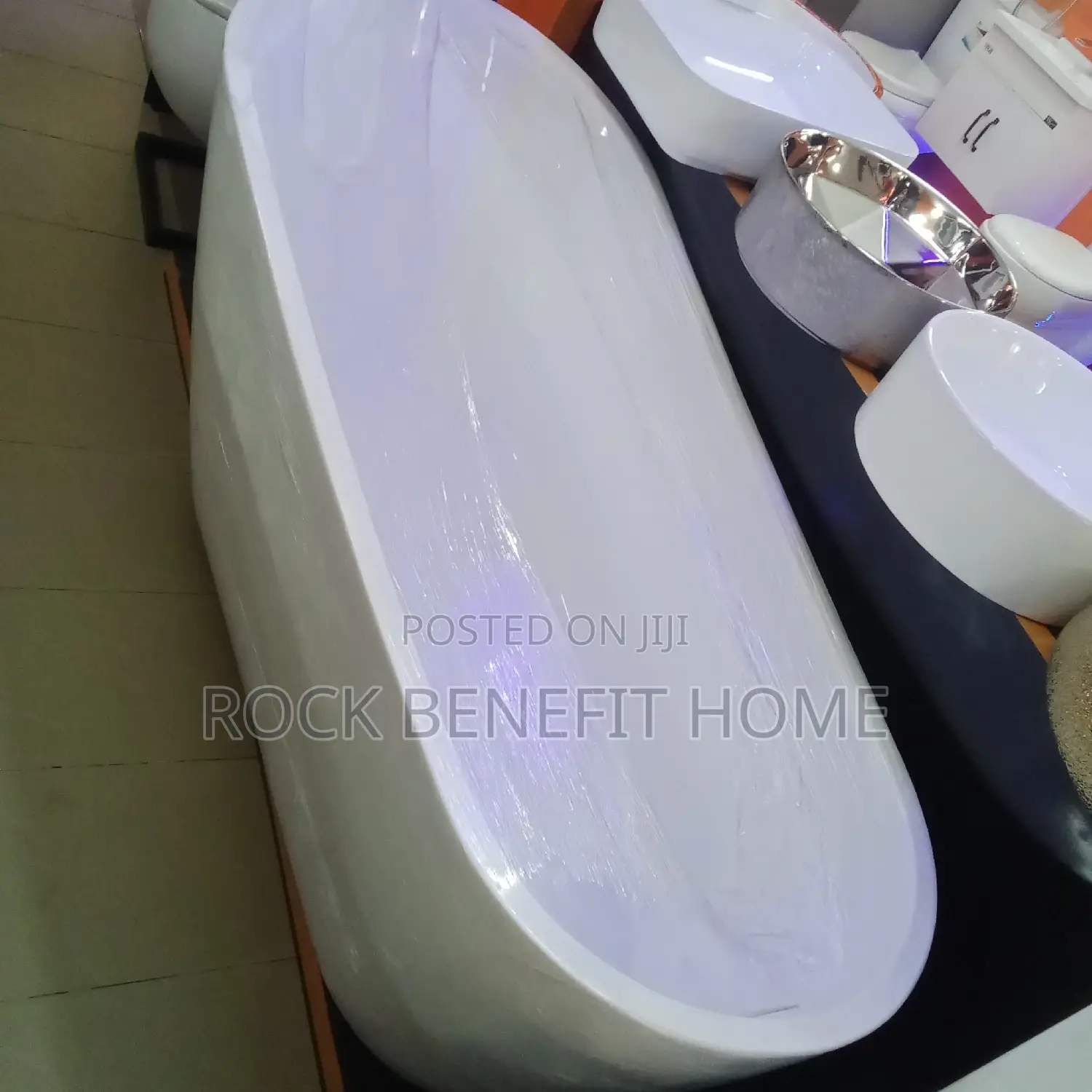 White Bathtub