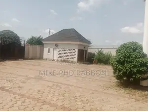 4bdrm Block of Flats in G.R.A, Enugu for rent