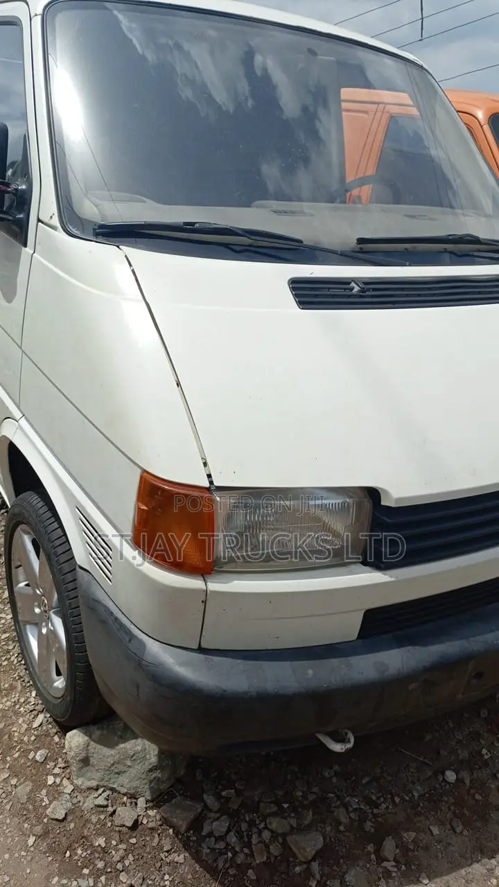 Volkswagen Transporter 2005 White