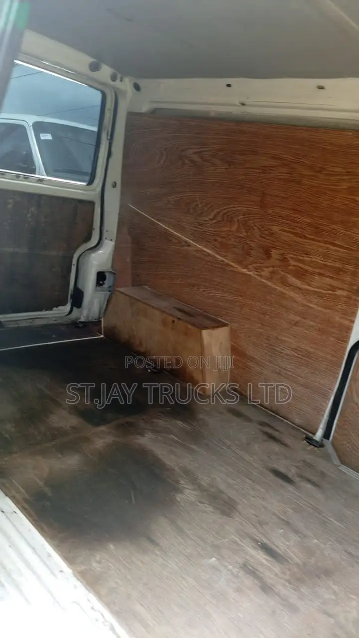 Volkswagen Transporter 2005 White