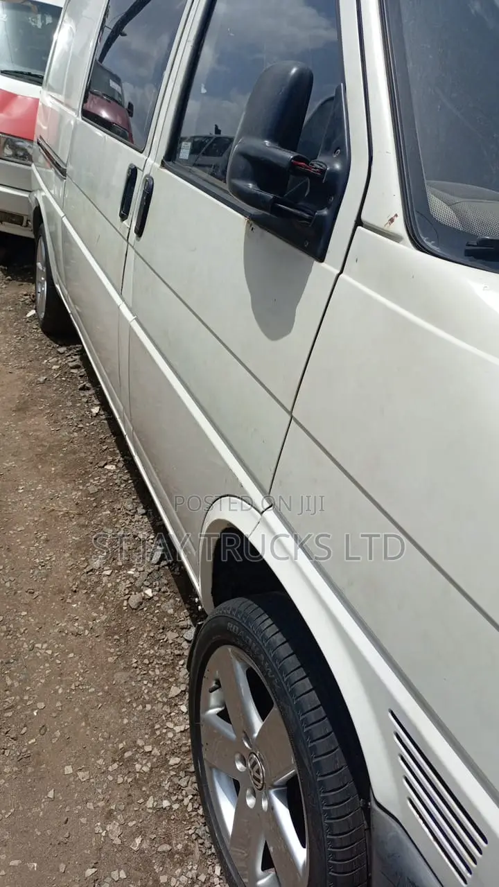 Volkswagen Transporter 2005 White