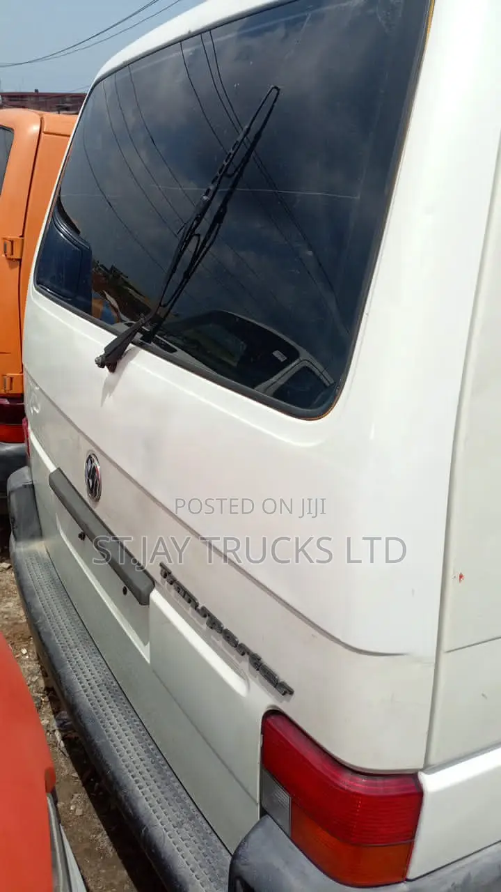 Volkswagen Transporter 2005 White