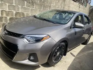 Toyota Corolla 2015 Gold