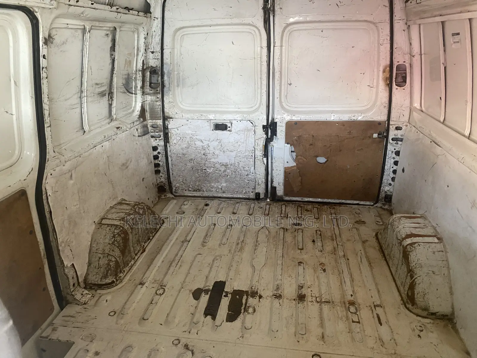 Ford Transit 2000 White