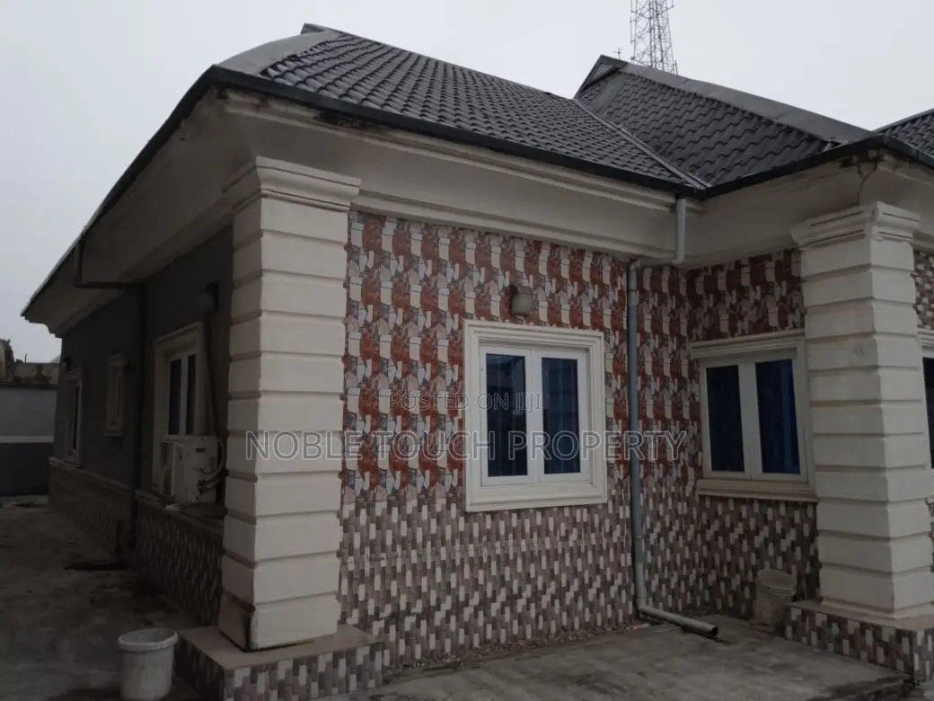 5bdrm Bungalow in Ajangbadi Lagos for sale