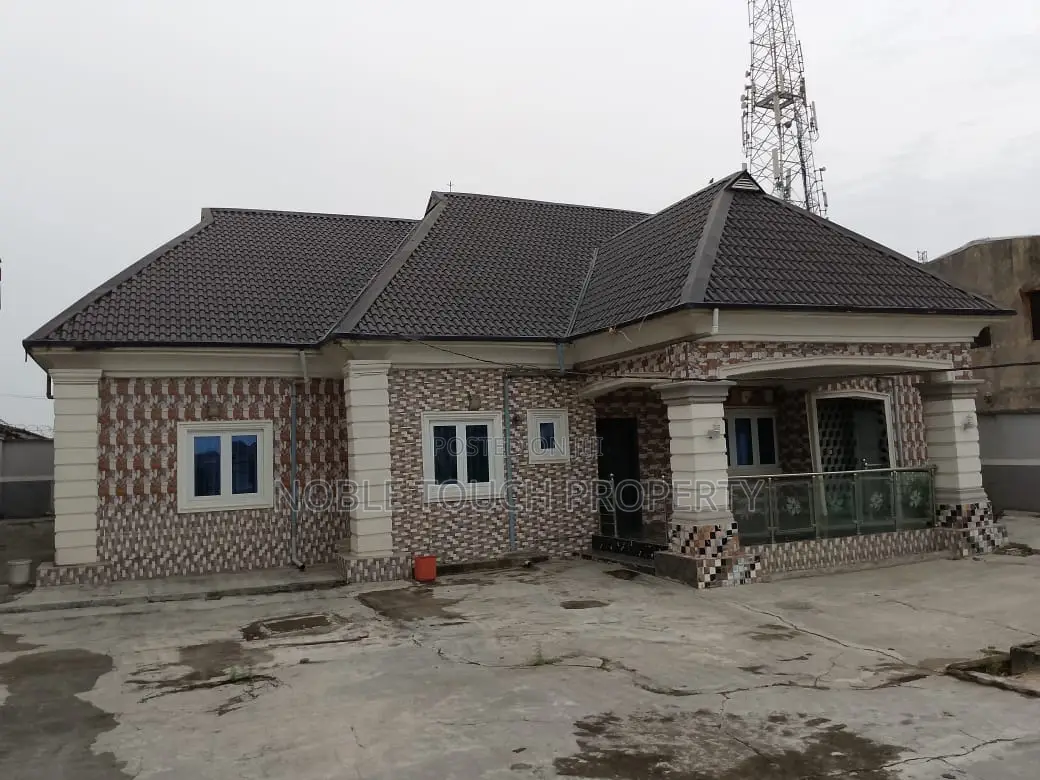 5bdrm Bungalow in Ajangbadi Lagos for sale