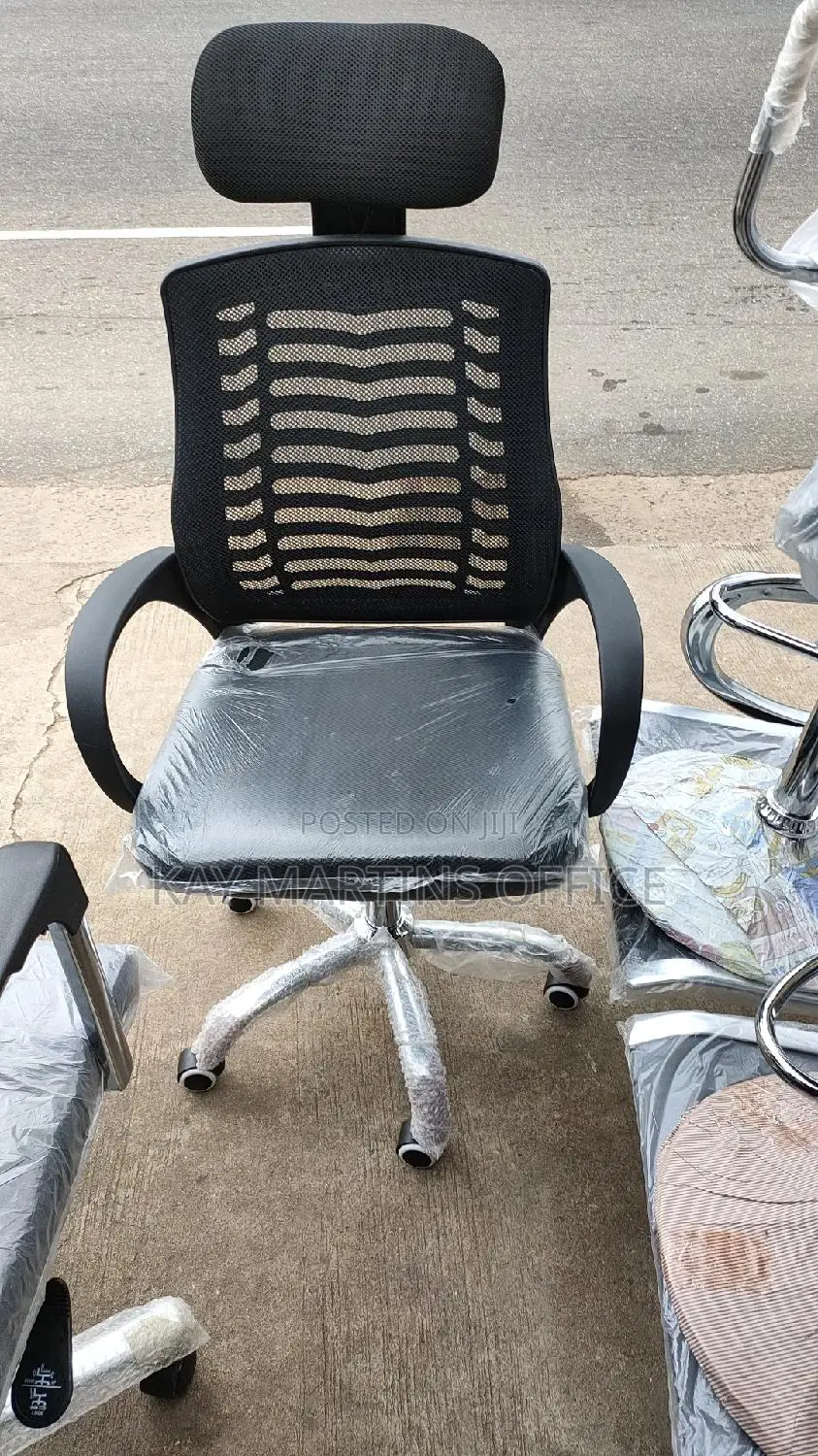 A Unique Mash Chair With Headrest
