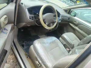 Toyota Sienna XLE 2002 Gold