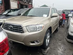 Toyota Highlander 2010 Gold